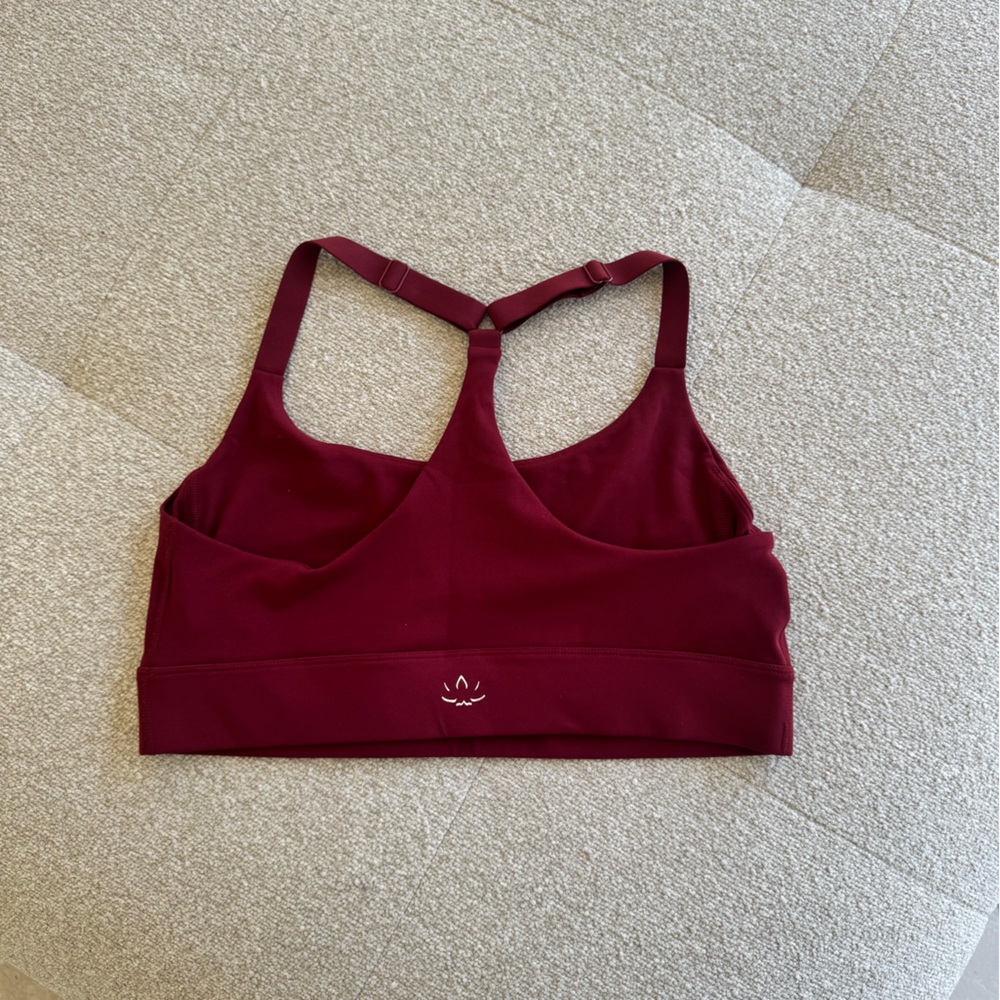 Beyond Yoga burgundy sports bra Size XL- New without tags